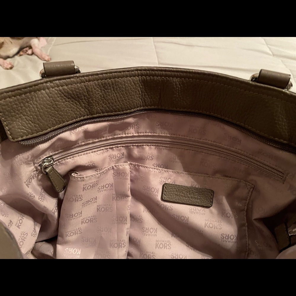 Brown large Michael Kors bag, very clean, no scratches, marks. Like new!
